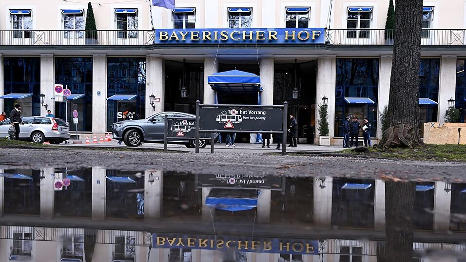 Im Bayerischen Hof fand die legendäre Oasis-Prügelei 2002 statt. (Archivbild) Im Bayerischen Hof fand die legendäre Oasis-Prügelei 2002 statt. (Archivbild)