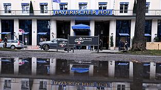 Im Bayerischen Hof fand die legendäre Oasis-Prügelei 2002 statt. (Archivbild) Im Bayerischen Hof fand die legendäre Oasis-Prügelei 2002 statt. (Archivbild)