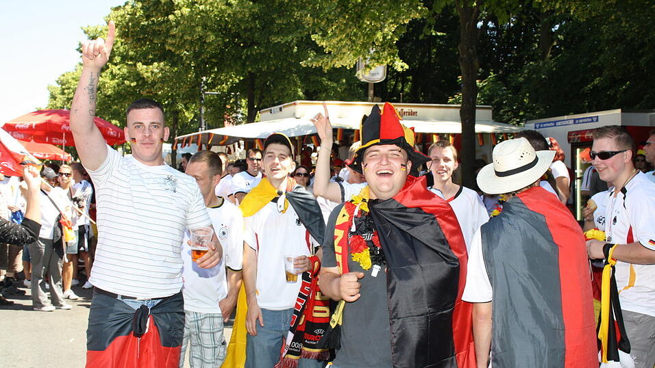 Christian Fertl war am Sonntag auf der Fanmeile in Berlin und erlebte dort das Achtelfinale gegen England auf Gro&szlig;leinwand.
