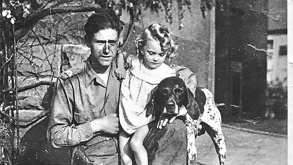 Wer ist dieses kleine Mädchen? Das Bild wurde zwischen 1940 und 1945 aufgenommen. Das Mädchen lebte in dieser Zeit vermutlich auf einem Bauernhof in Michaelsbuch. Wer ist dieses kleine Mädchen? Das Bild wurde zwischen 1940 und 1945 aufgenommen. Das Mädchen lebte in dieser Zeit vermutlich auf einem Bauernhof in Michaelsbuch.