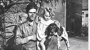 Wer ist dieses kleine Mädchen? Das Bild wurde zwischen 1940 und 1945 aufgenommen. Das Mädchen lebte in dieser Zeit vermutlich auf einem Bauernhof in Michaelsbuch. Wer ist dieses kleine Mädchen? Das Bild wurde zwischen 1940 und 1945 aufgenommen. Das Mädchen lebte in dieser Zeit vermutlich auf einem Bauernhof in Michaelsbuch.