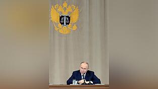 Kremlchef Putin im Obersten Gericht - einer der Richter ist wegen Korruption und Zuhälterei angeklagt. (Archivbild)