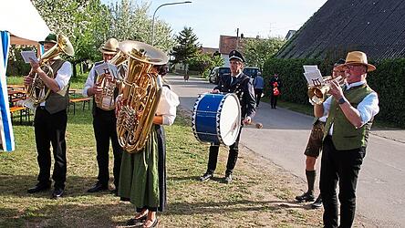 Blo&szlig; Blech sorgte f&uuml;r den musikalischen Part.