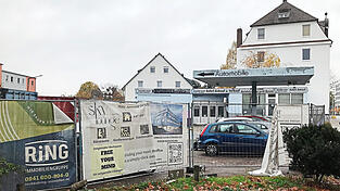Der Status quo vor Ort in der Straubinger Straße 25. Von „städtebaulicher Markanz“ sprach Beirätin Anna Wickenhauser. Der Status quo vor Ort in der Straubinger Straße 25. Von „städtebaulicher Markanz“ sprach Beirätin Anna Wickenhauser.