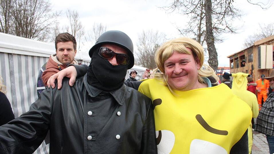 Viele Faschings-Fans haben sich am Samstag den Umzug in Langenbach angesehen. Viele Faschings-Fans haben sich am Samstag den Umzug in Langenbach angesehen.