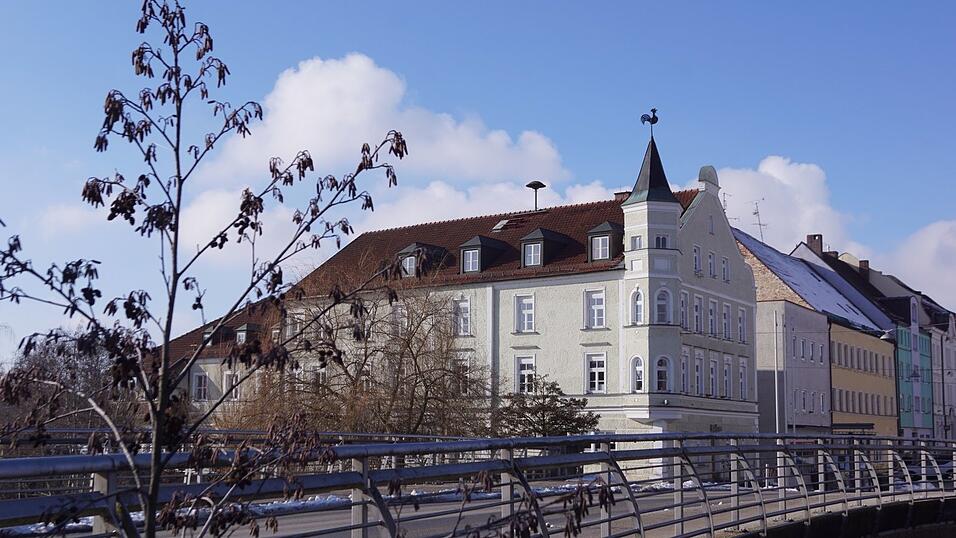 Um Stadtratssitze in Vilsbiburg bewerben sich unter anderem Kandidaten der SPD und der KWG. &Uuml;berraschend sind jetzt deren Vorsitzende zur&uuml;ckgetreten.