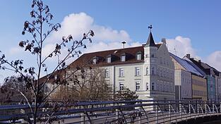 Um Stadtratssitze in Vilsbiburg bewerben sich unter anderem Kandidaten der SPD und der KWG. &Uuml;berraschend sind jetzt deren Vorsitzende zur&uuml;ckgetreten.