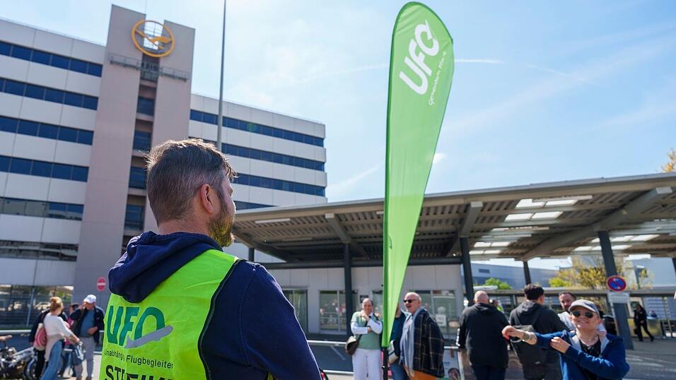 Die Kabinenwerkschaft Ufo ist in den Streik getreten. Die Kabinenwerkschaft Ufo ist in den Streik getreten.