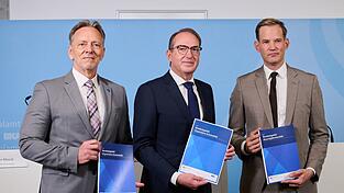 «Null Toleranz gegenüber denen, die an der Sucht verdienen», fordert der Bundesdrogenbeauftragte, Hendrik Streeck (rechts) «Null Toleranz gegenüber denen, die an der Sucht verdienen», fordert der Bundesdrogenbeauftragte, Hendrik Streeck (rechts)
