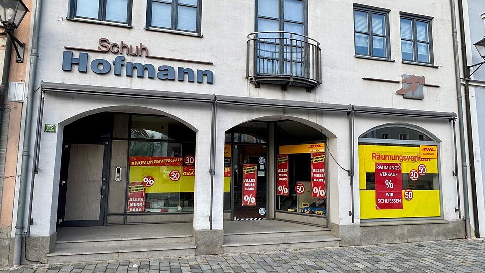 Was passiert mit den Geschäftsräumen? Diesbezüglich will Daniel Hofmann zu einem späteren Zeitpunkt informieren. Was passiert mit den Geschäftsräumen? Diesbezüglich will Daniel Hofmann zu einem späteren Zeitpunkt informieren.