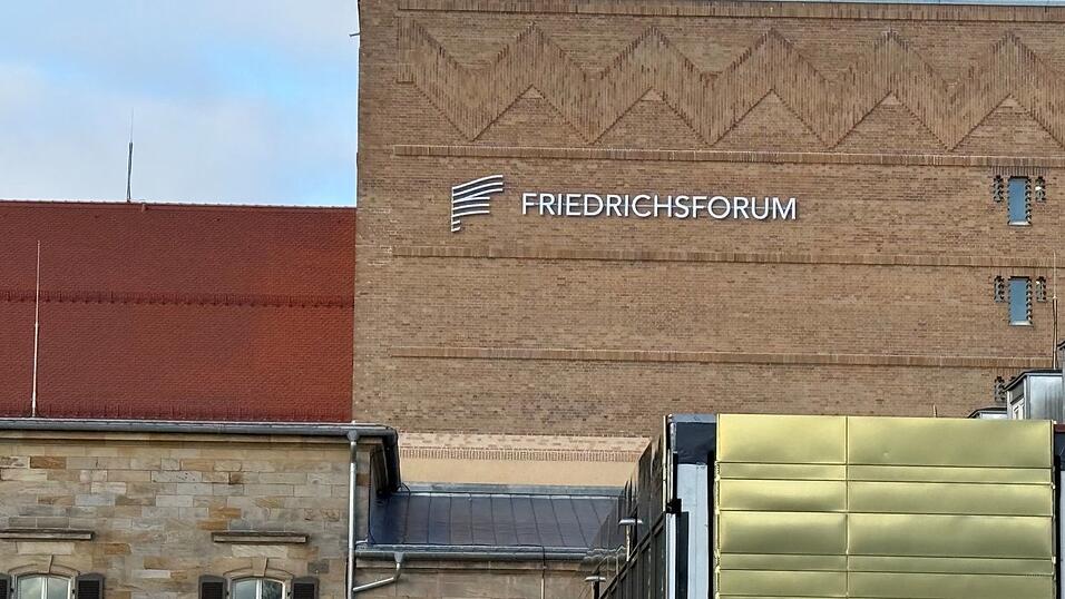 Das Friedrichsforum in Bayreuth soll nach fast zehn Jahren Bauzeit 2026 endlich öffnen. Das Friedrichsforum in Bayreuth soll nach fast zehn Jahren Bauzeit 2026 endlich öffnen.