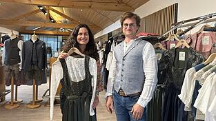 Die Gesch&auml;ftsf&uuml;hrer Nathalie Schmidt und Rudi Brunner in ihrem Showroom. Hier k&ouml;nnen H&auml;ndler die neuesten Modelle anschauen.