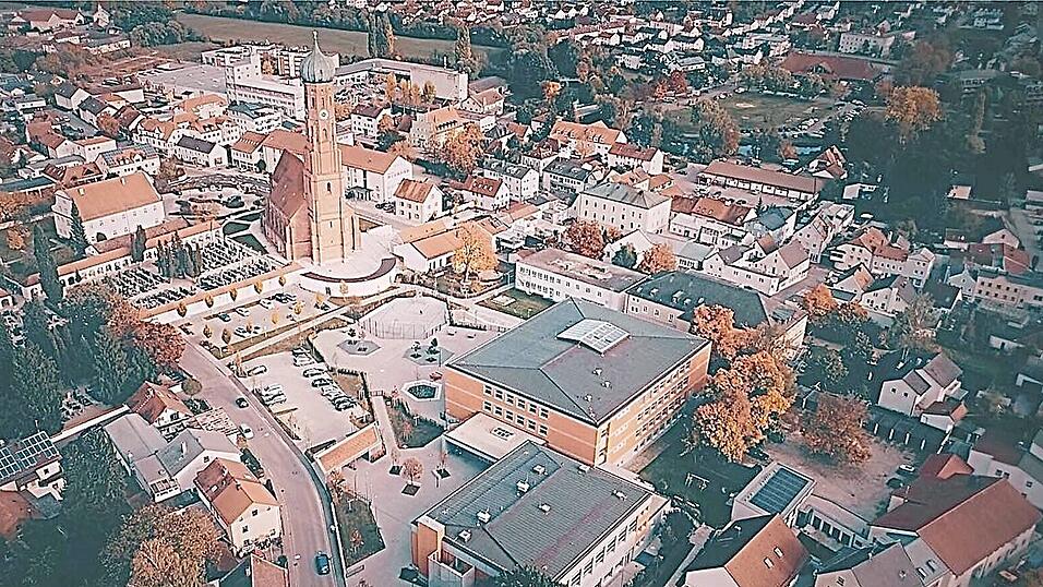 Die komplett neu gestaltete Mittelschule Vilsbiburg bietet den Sch&uuml;lern viele M&ouml;glichkeiten f&uuml;r ihren pers&ouml;nlichen Bildungsweg.