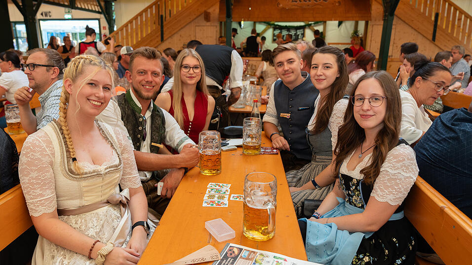 Die Partybilder vom Montag, 21. August 2023, aus dem Festzelt Nothaft. Die Partybilder vom Montag, 21. August 2023, aus dem Festzelt Nothaft.