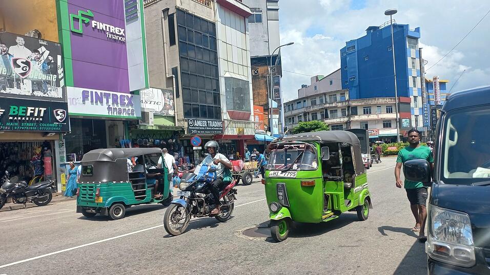 Historische Tempel, moderne Bauten, viel Gewusel: Das ist Colombo, Sri Lankas Hauptstadt.