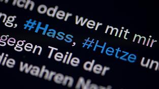 Neben Hass- und Hetzbeiträgen finden sich auch Drohungen und Anfeindungen im Netz.