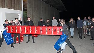 Viele Bierk&auml;sten mussten horizontal gestapelt werden.