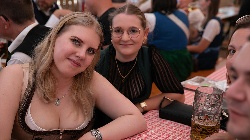 Die Partybilder vom Dienstag, 12. August, aus dem Festzelt Greindl. Die Partybilder vom Dienstag, 12. August, aus dem Festzelt Greindl.