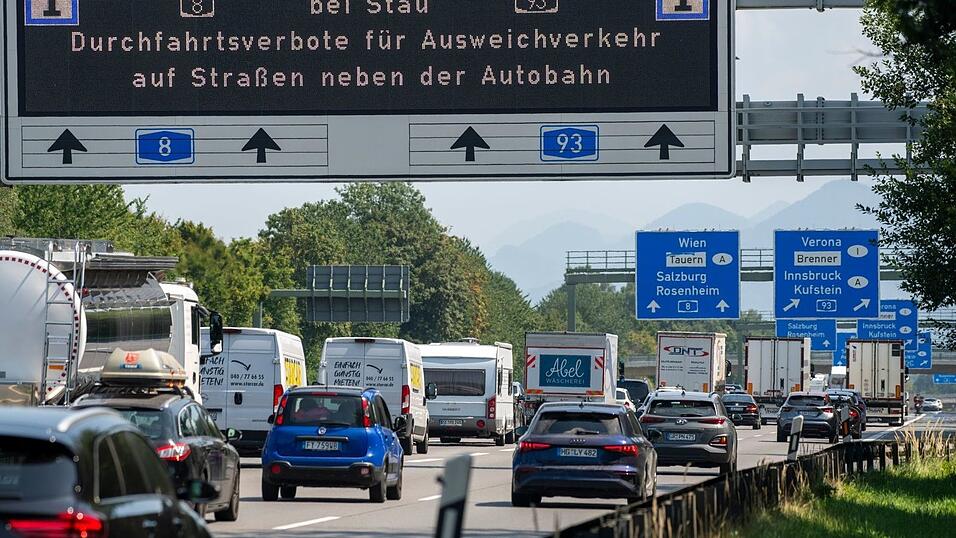 Nur bei Stau darf die Polizei in Bayern Autofahrer auf die Autobahn zur&uuml;ckschicken. (Symbolfoto)