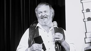 Fredl Fesl ist gestorben. Fredl Fesl ist gestorben.