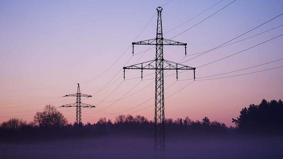 Deutschland hat eines der sichersten Stromnetze weltweit. Kurzzeitige, kontrollierte Stomabstellungen könnten aber nicht ausgeschlossen werden, heißt es. Deutschland hat eines der sichersten Stromnetze weltweit. Kurzzeitige, kontrollierte Stomabstellungen könnten aber nicht ausgeschlossen werden, heißt es.