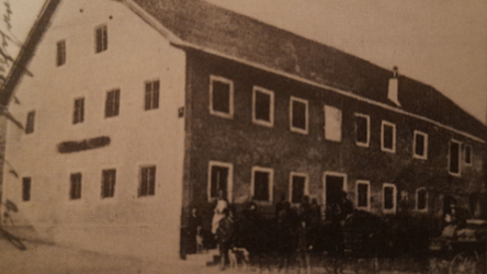 Dieses Foto vom Eittinger Wirtshauses entstand vor 1912 - und zeigt es damit noch vor dem Brand im Jahr 1914.