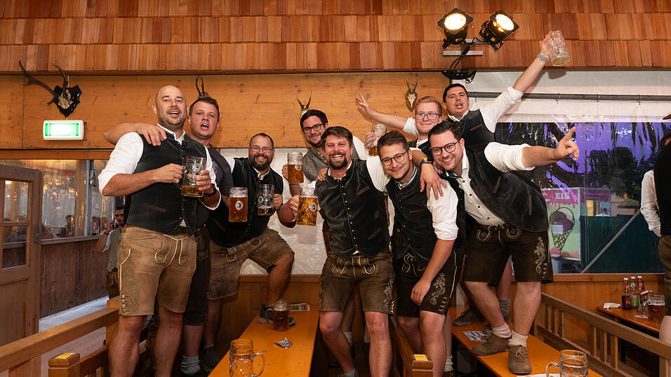 Die Partybilder vom Montag, 19. August, aus dem Festzelt Weckmann. Die Partybilder vom Montag, 19. August, aus dem Festzelt Weckmann.