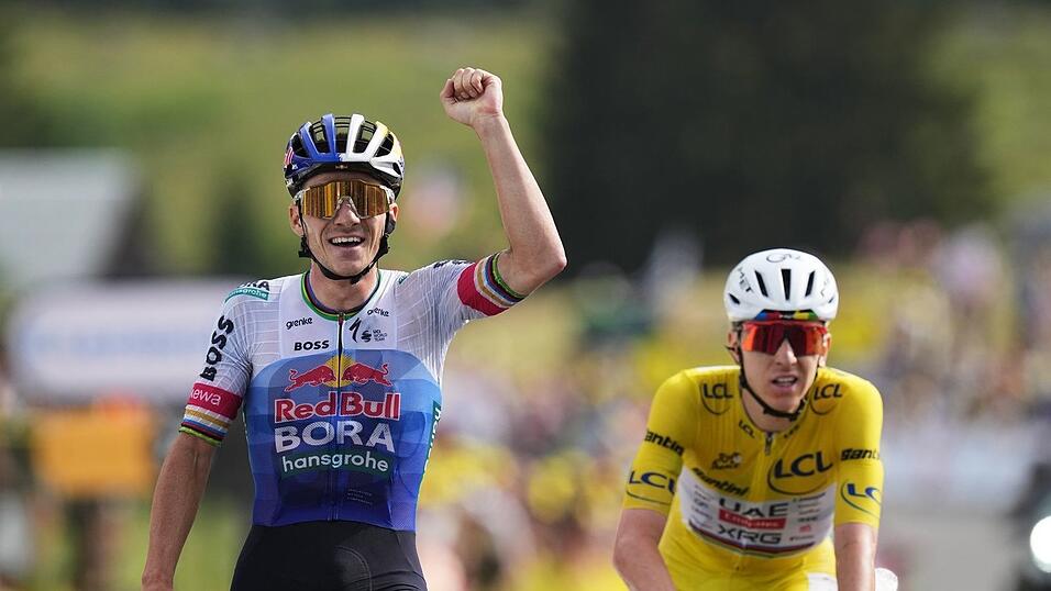 Remco Evenepoel und Tadej Pogacar beschweren sich über die nächtlichen Dopingkontrollen.. Remco Evenepoel und Tadej Pogacar beschweren sich über die nächtlichen Dopingkontrollen..