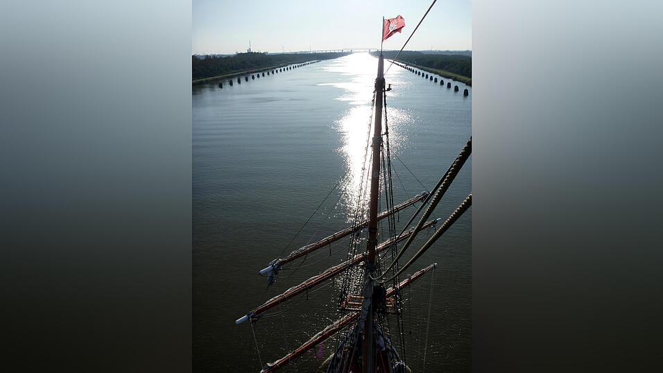 Ausblick auf den Kanal. Ausblick auf den Kanal.