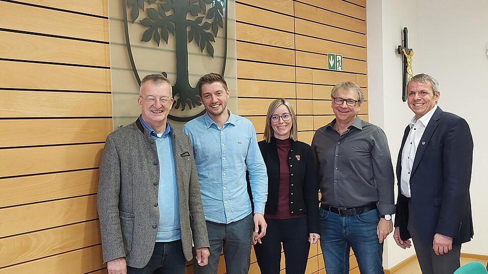 Thomas Stammberger (Zweiter von rechts) ist ab 2027 neuer Regisseur der Trenckfestspiele. Thomas Stammberger (Zweiter von rechts) ist ab 2027 neuer Regisseur der Trenckfestspiele.