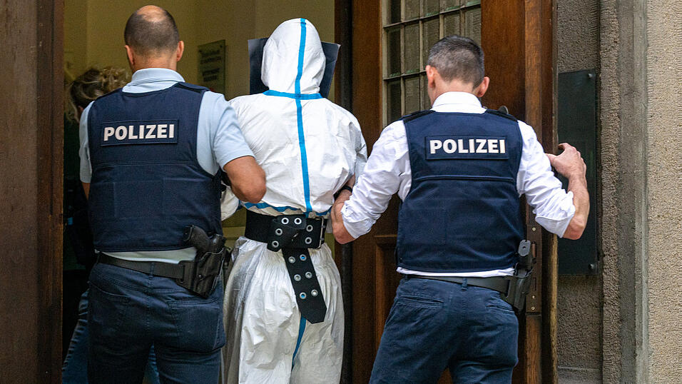 Der Tatverdächtige wird dem Haftrichter vorgeführt. Der Tatverdächtige wird dem Haftrichter vorgeführt.