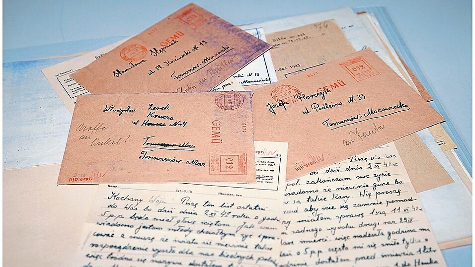 Über 50 nie zugestellte Briefe aus der NS-Zeit finden sich in 844 Hinrichtungsakten, die seit 1975 im Staatsarchiv München für wissenschaftliche und private Recherchen aufbewahrt werden. Über 50 nie zugestellte Briefe aus der NS-Zeit finden sich in 844 Hinrichtungsakten, die seit 1975 im Staatsarchiv München für wissenschaftliche und private Recherchen aufbewahrt werden.