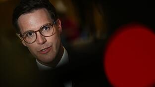 Manuel Hagel landete mit seiner CDU bei der Landtagswahl in Baden-W&uuml;rttemberg hauchd&uuml;nn hinter den Gr&uuml;nen von Cem &Ouml;zdemir.