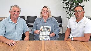 Von links: Bürgermeister Bernhard Grundner, die neue Marktleiterin Daniela Grundner sowie der bisherige Marktleiter Christian Blümel bei der Programmvorstellung. Von links: Bürgermeister Bernhard Grundner, die neue Marktleiterin Daniela Grundner sowie der bisherige Marktleiter Christian Blümel bei der Programmvorstellung.