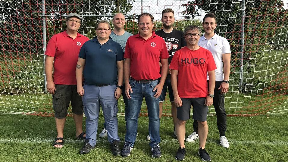 Die neue Fu&szlig;ball-Abteilungsleitung des TSV Haarbach: Markus Gschwandtner, Patrick Gunske, Alexander Klingl, Rainer Sirtl, Andreas Ertl, Armin Buck und Markus Beck (von links).