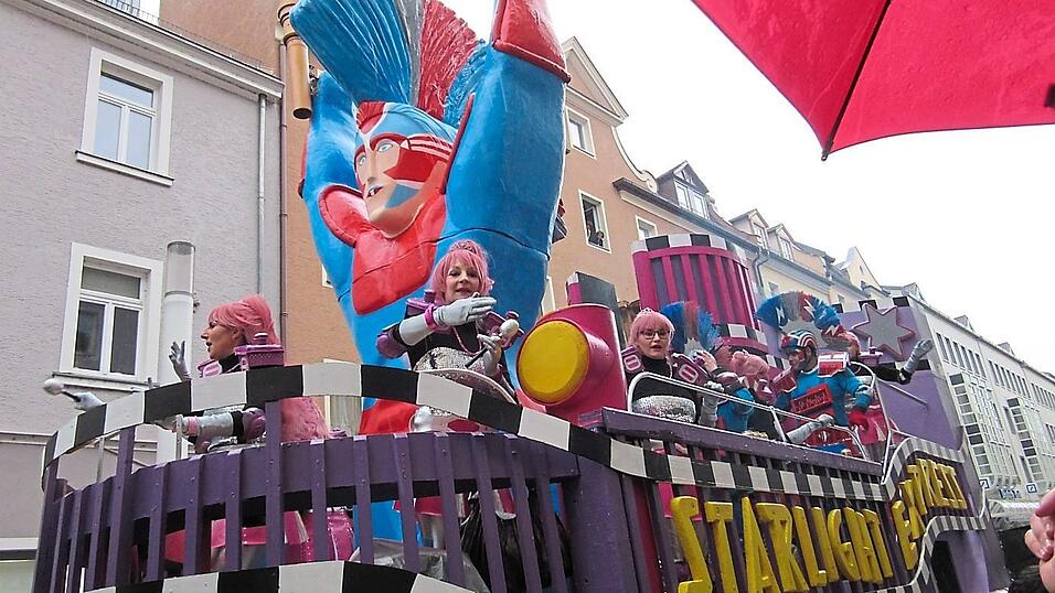 Für den Ostbayerischen Faschingszug am 16. Februar in Regensburg werden die schönsten und einfallsreichsten Faschingswagen und Fußgruppen gesucht. Für den Ostbayerischen Faschingszug am 16. Februar in Regensburg werden die schönsten und einfallsreichsten Faschingswagen und Fußgruppen gesucht.