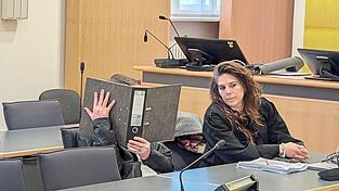 Der 43-j&auml;hrige Rodinger, hier mit seiner Anw&auml;ltin, verweigert die Aussage zu den Vorw&uuml;rfen.