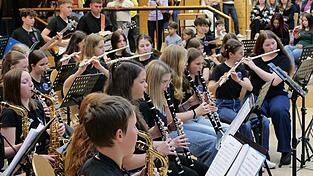 Einen Konzertgenuss boten die jungen Musiker beim musischen Abend. Einen Konzertgenuss boten die jungen Musiker beim musischen Abend.