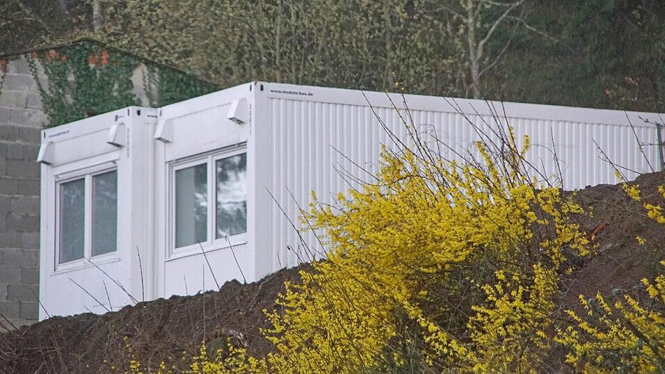 Diese Wohncontainer hat der Gemeinderat abgelehnt, aufgestellt wurden sie trotzdem. Und jetzt? Diese Wohncontainer hat der Gemeinderat abgelehnt, aufgestellt wurden sie trotzdem. Und jetzt?