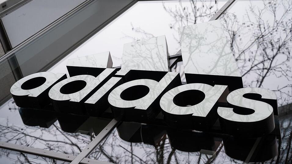 Der weltweit zweitgrößte Sportartikelhersteller Adidas ist zurück auf Wachstumskurs. Der weltweit zweitgrößte Sportartikelhersteller Adidas ist zurück auf Wachstumskurs.