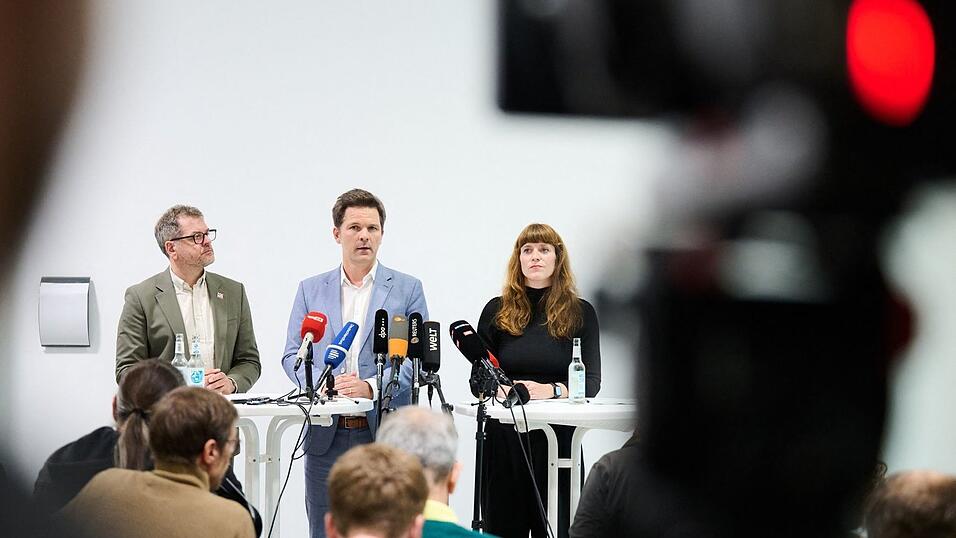 Die Parteispitzen wollen am späten Nachmittag über das Ergebnis der Sondierungen informieren. (Archivbild) Die Parteispitzen wollen am späten Nachmittag über das Ergebnis der Sondierungen informieren. (Archivbild)