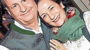 Martin Lechner lädt seit 1997 in sein Festzelt ein. Unterstützung erhält er von seiner Frau Edith.