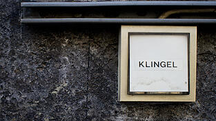 Erst grundlos geklingelt, dann gegen die T&uuml;r getreten: F&uuml;r drei Jugendliche aus Straubing d&uuml;rfte ihr Klingelstreich Folgen haben. (Symbolbild)