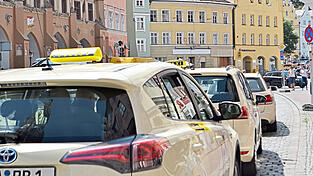 Sollte das Konzept doch noch verwirklicht werden, würden wohl die örtlichen Taxiunternehmer den Verkehr auf Abruf anstelle einiger Nachtbuslinien übernehmen.