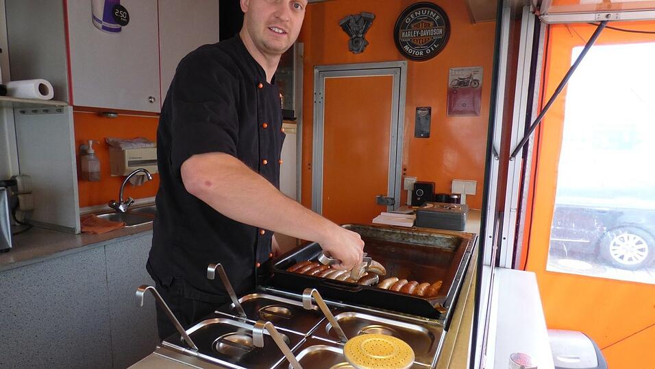 Felix Kopka ist der Inhaber von Curry & KO. in Dingolfing. Ab März sucht er einen Nachfolger, der im Idealfall sein Konzept an Ort und Stelle weiterführt. Felix Kopka ist der Inhaber von Curry & KO. in Dingolfing. Ab März sucht er einen Nachfolger, der im Idealfall sein Konzept an Ort und Stelle weiterführt.