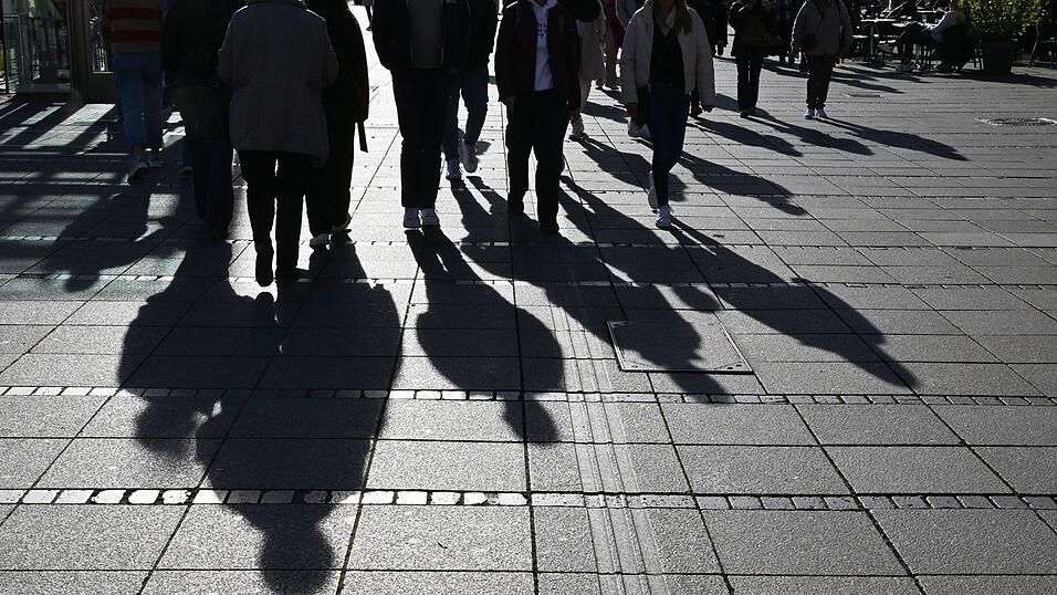 Generell stellen die Wissenschaftler «Gewöhnungseffekte und Normalisierung» bei rechtsextremen Einstellungen fest. (Symbolbild) Generell stellen die Wissenschaftler «Gewöhnungseffekte und Normalisierung» bei rechtsextremen Einstellungen fest. (Symbolbild)
