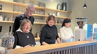 Wechselnde Teams von eigens ausgebildeten Baristi Pastorale teilen sich die ausschlie&szlig;lich ehrenamtliche Arbeit: (von links nach rechts) Gabi Meyer-Sch&uuml;bl, Helmut und Renate Wanner sowie Ursula Rosner-Mehringer.