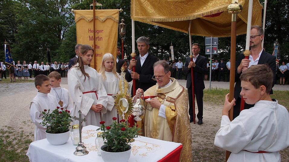 Pfarrer Stefan Wissel beim diesjährigen Herz-Jesu-Fest. Im Oktober wird sich der beliebte Seelsorger verabschieden. Pfarrer Stefan Wissel beim diesjährigen Herz-Jesu-Fest. Im Oktober wird sich der beliebte Seelsorger verabschieden.