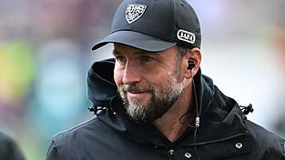 Sebastian Hoeneß freut sich auf das Kräftemessen am Samstag mit dem FC Bayern.