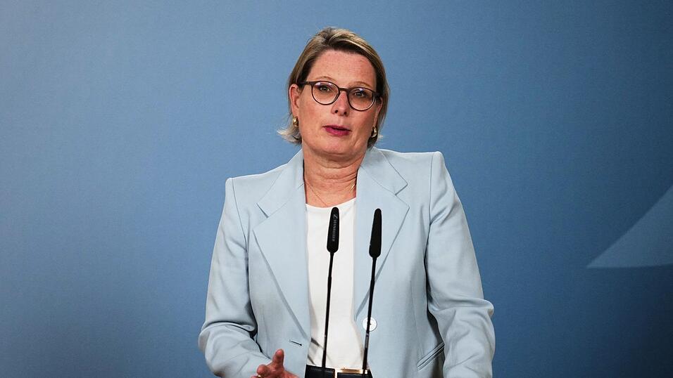 Der Schutz von Frauen vor Gewalt, auch digitaler Gewalt, ist ein Schwerpunkt der Arbeit von Bundesjustizministerin Stefanie Hubig (SPD). (Archivfoto) Der Schutz von Frauen vor Gewalt, auch digitaler Gewalt, ist ein Schwerpunkt der Arbeit von Bundesjustizministerin Stefanie Hubig (SPD). (Archivfoto)